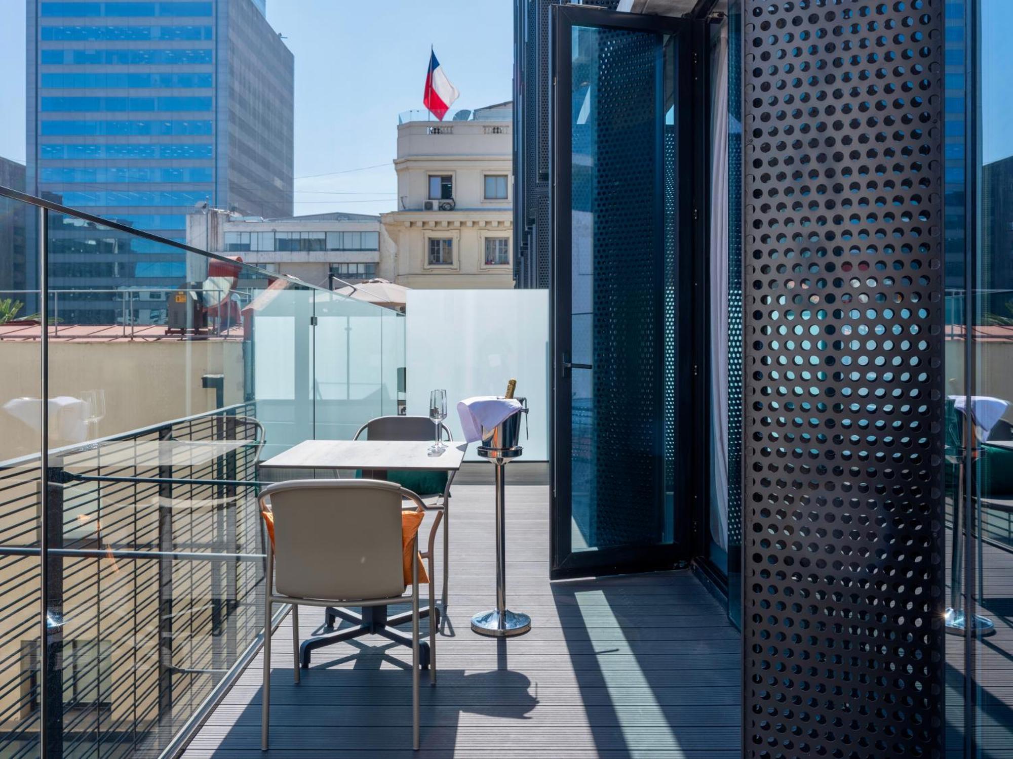 Debaines Hotel Santiago — Photos 1